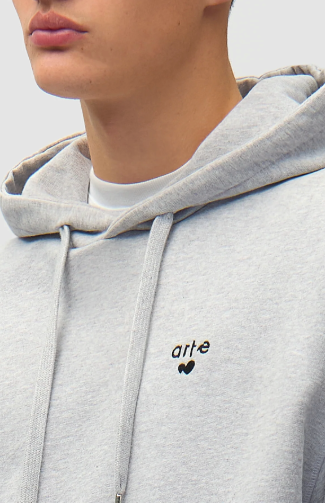 Hoodie met hartvormig logo