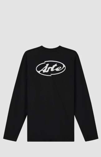 Logo op de rug van een shirt met lange mouwen