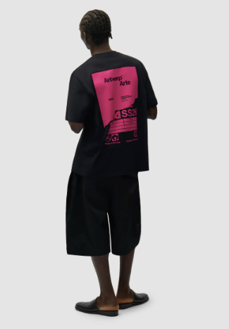 T-shirt met poster op de rug